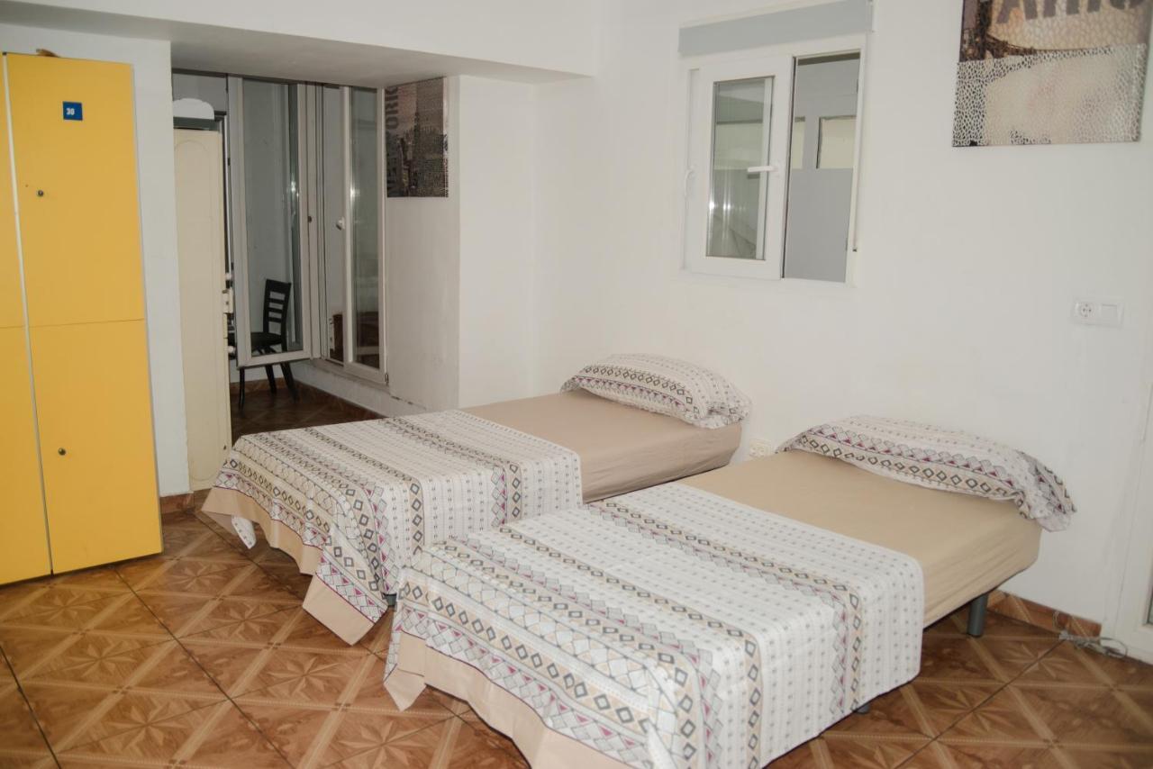 Hostal Ideal Sants Barcelona Exterior photo