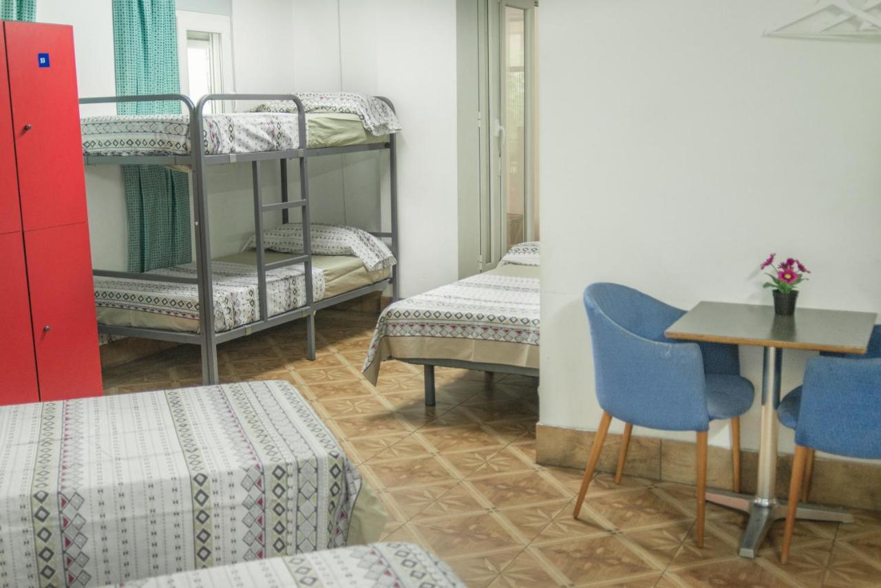 Hostal Ideal Sants Barcelona Exterior photo
