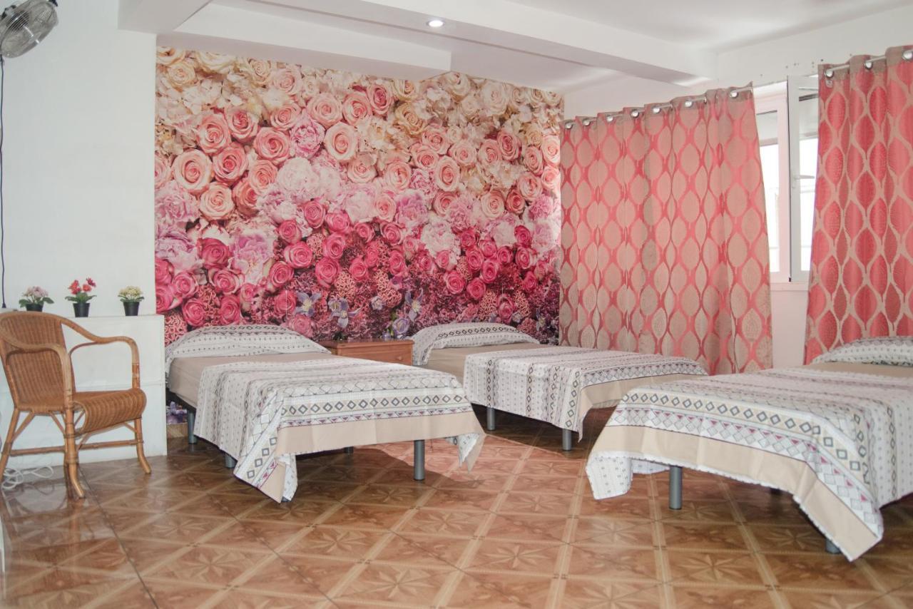 Hostal Ideal Sants Barcelona Exterior photo