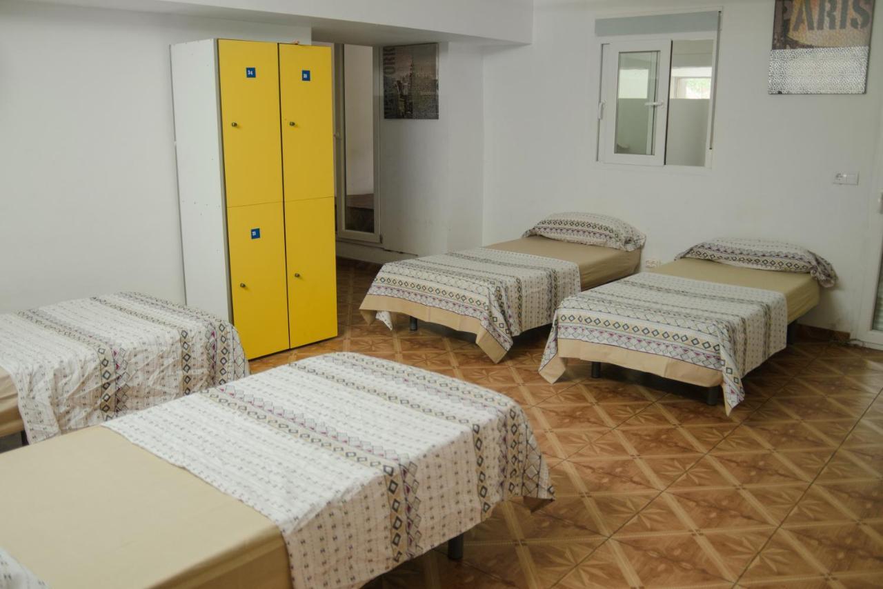 Hostal Ideal Sants Barcelona Exterior photo