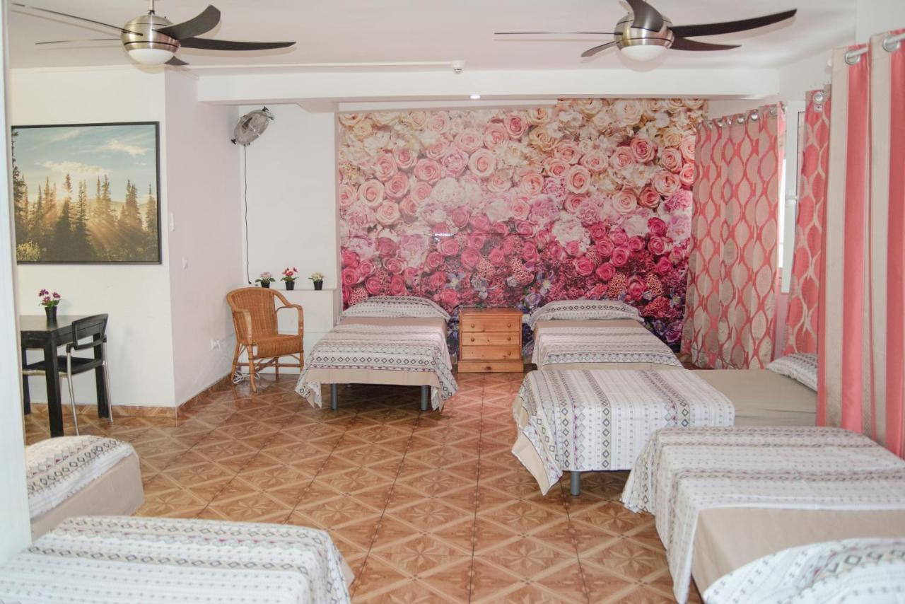 Hostal Ideal Sants Barcelona Exterior photo